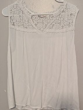 Wallflower White Lace Sleeveless Blouse